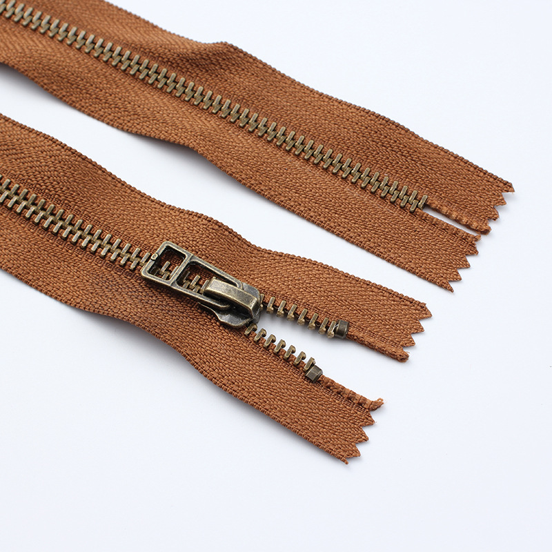 Open end metal separate self-locking zipper